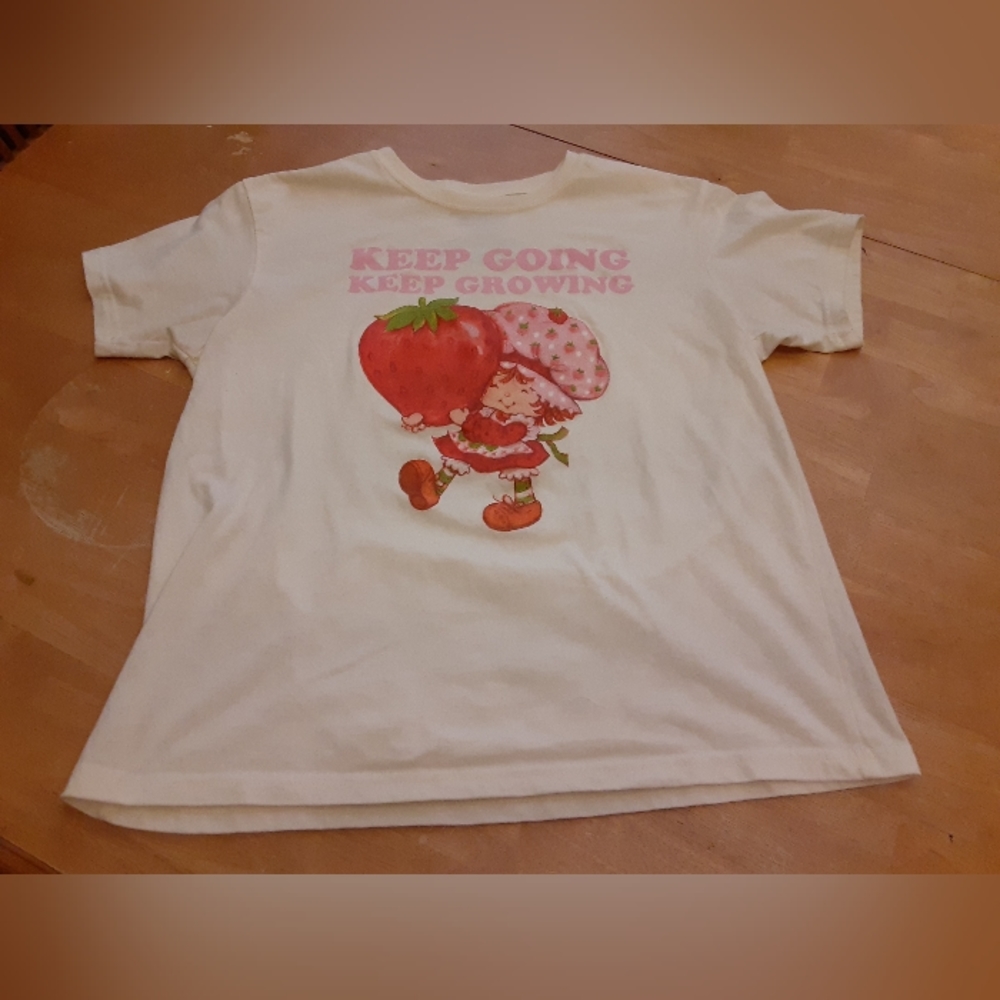 Juniors Strawberry Shortcake Super Cute T-Shirt 🍓Juniors